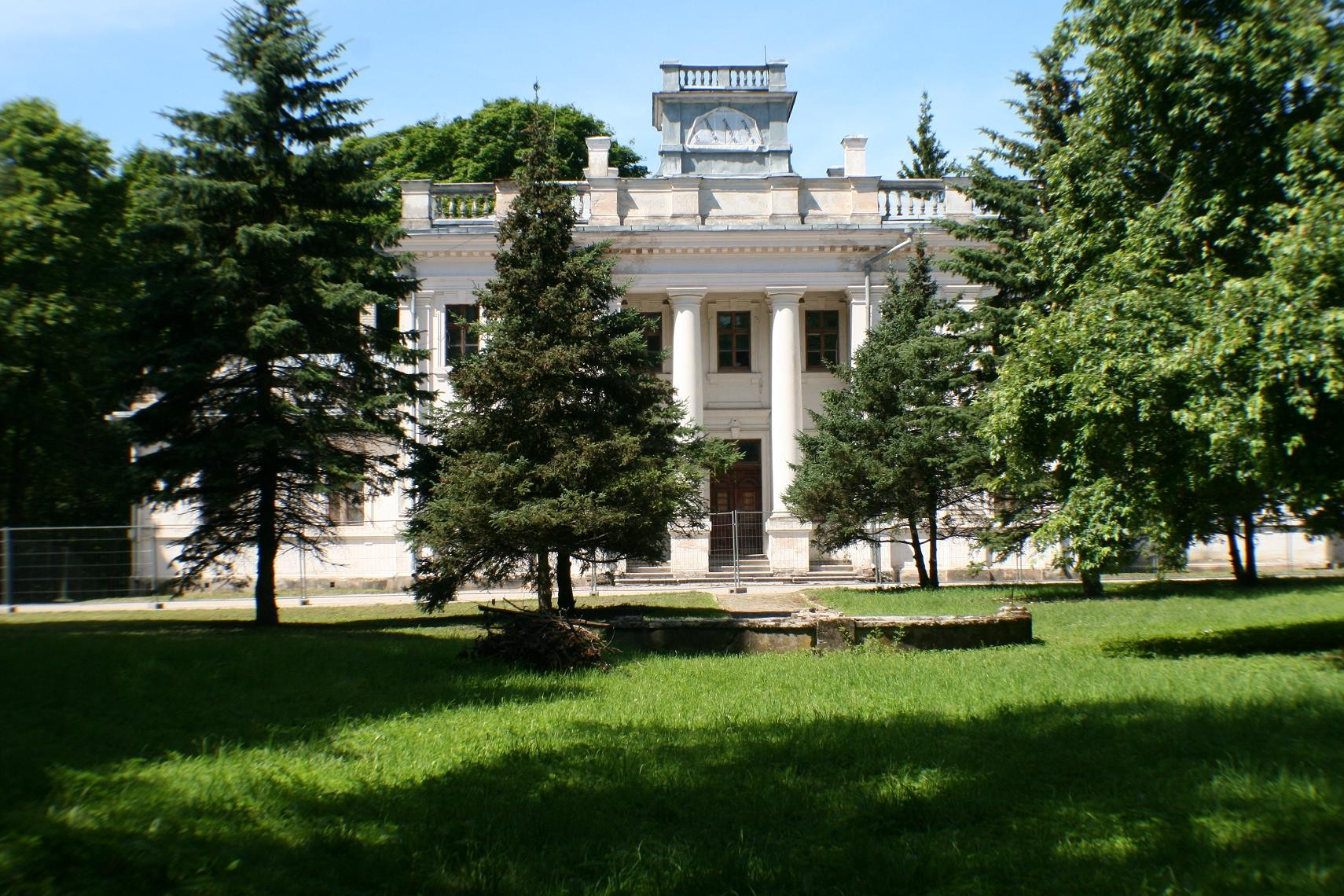PARDUODAMAS LANČIŪNAVOS DVARAS